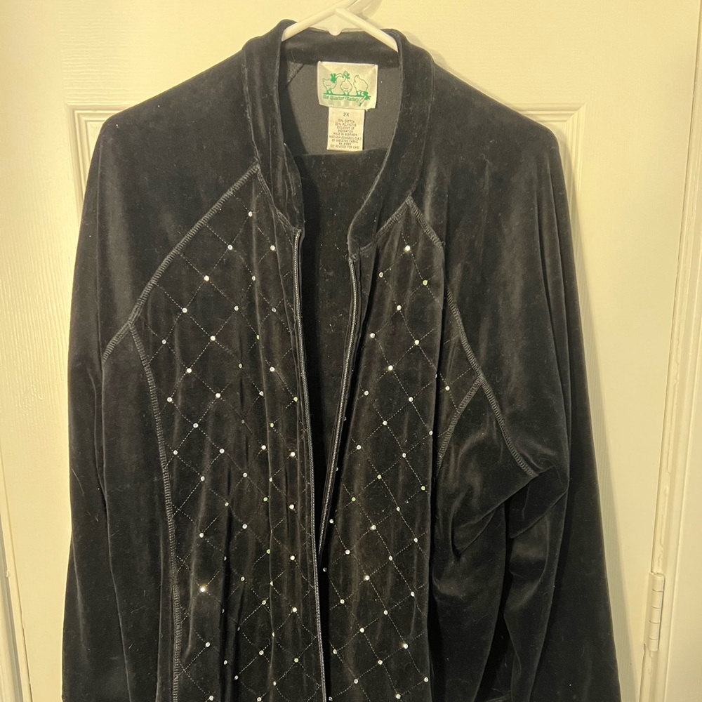 Black sweatsuit- pants with matching jacket with hood